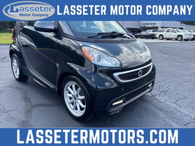 2014 smart fortwo Pure in Black — front three-quarter view